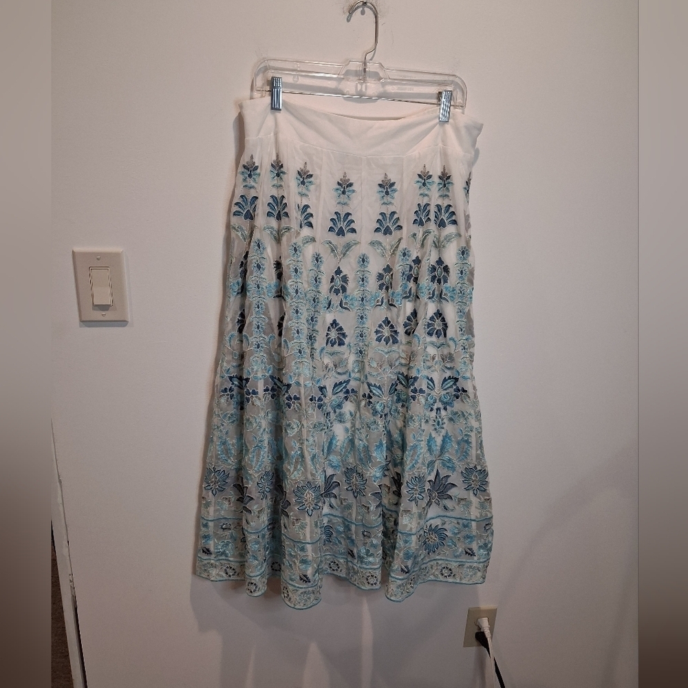 Soft Surrounding Size PL Alexandria Aqua Scoll Embroidered Skirt. Tiny Flaw